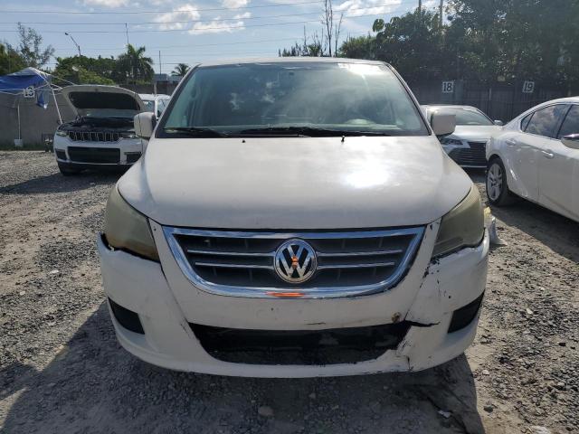 2V4RW3D13AR209319 - 2010 VOLKSWAGEN ROUTAN SE WHITE photo 5