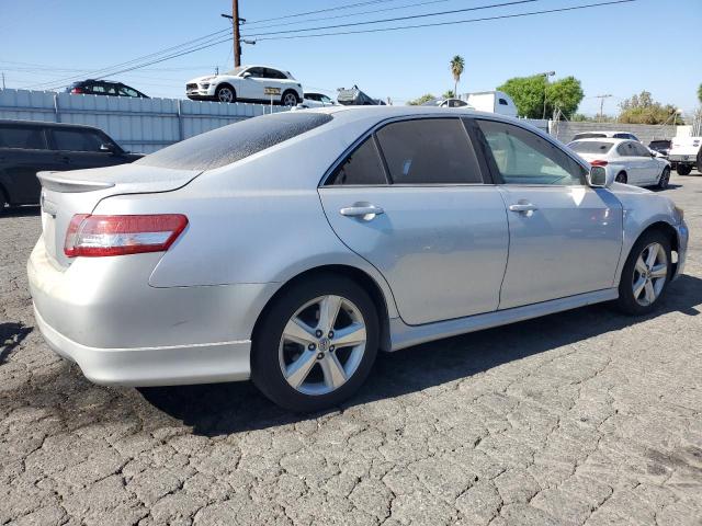 4T1BF3EK7BU636263 - 2011 TOYT CAMRY BASE SILVER photo 3