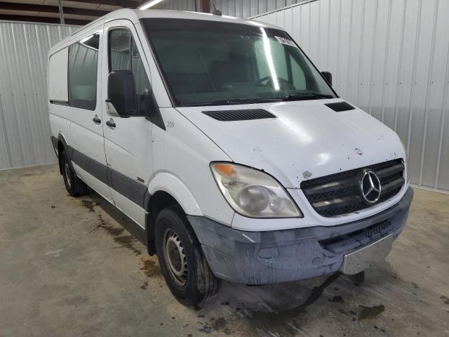 WD3PE7CC7B5592446 - 2011 MERCEDES-BENZ SPRINTER 2500 WHITE photo 4