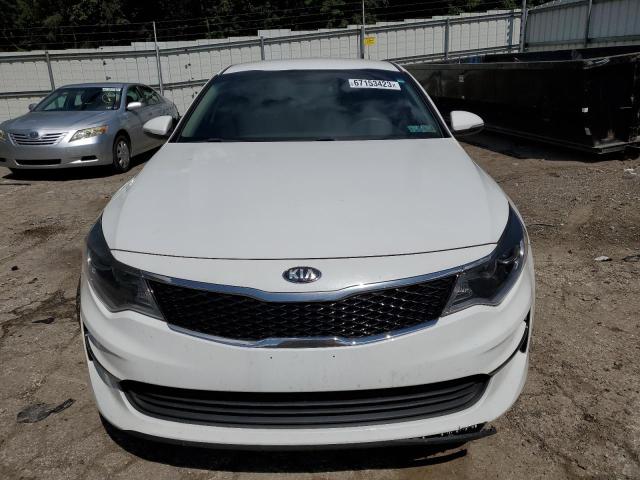 5XXGT4L35JG190526 - 2018 KIA OPTIMA LX WHITE photo 5