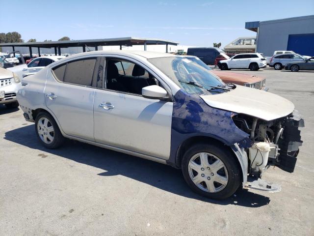 3N1CN7AP6HL814299 - 2017 NISSAN VERSA S SILVER photo 4