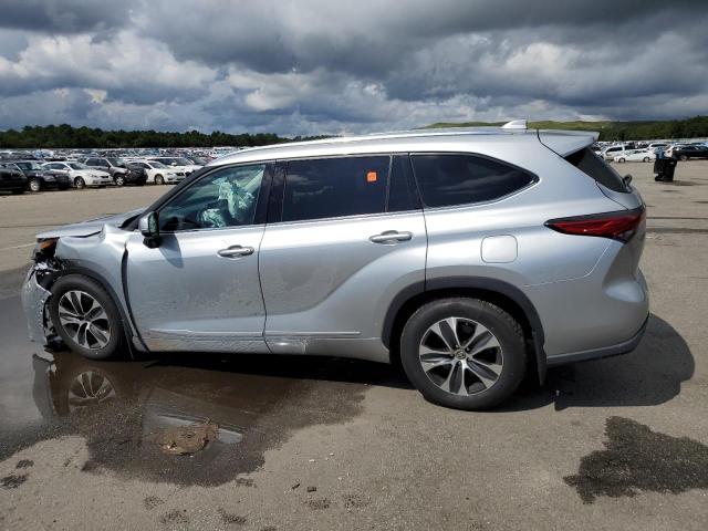 5TDGZRBH7LS038211 - 2020 TOYOTA HIGHLANDER XLE SILVER photo 2
