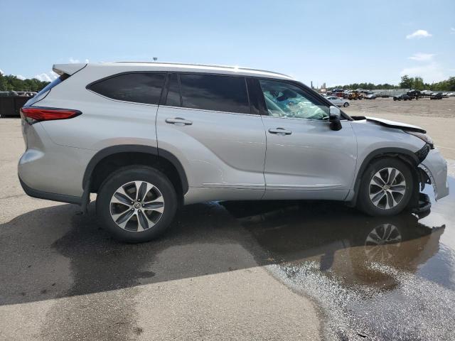5TDGZRBH7LS038211 - 2020 TOYOTA HIGHLANDER XLE SILVER photo 3