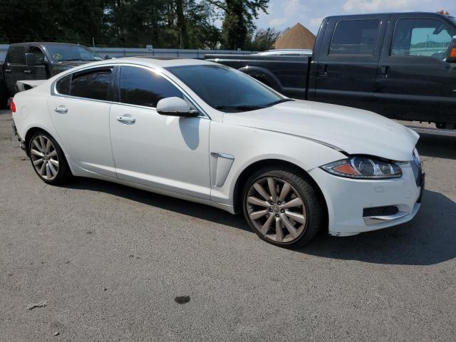 SAJWJ0EF2D8S85748 - 2013 JAGUAR XF WHITE photo 4