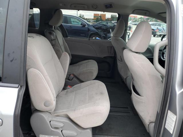 5TDKZ3DCXHS823225 - 2017 TOYOTA SIENNA LE ვერცხლისფერი ფოტო 11