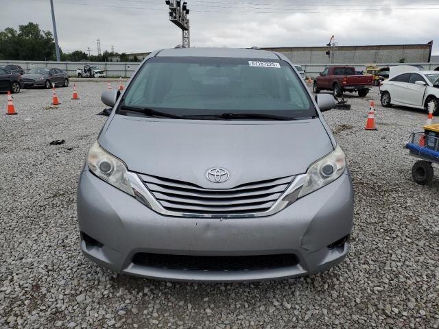 5TDKZ3DCXHS823225 - 2017 TOYOTA SIENNA LE ვერცხლისფერი ფოტო 5