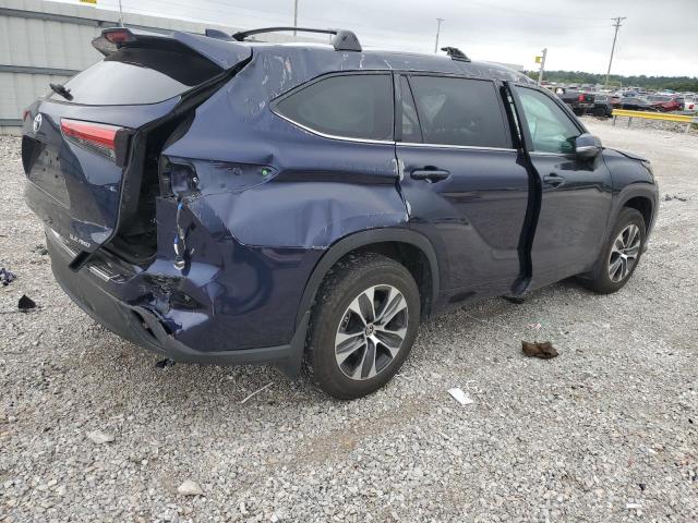 5TDGZRBH0NS197915 - 2022 TOYOTA HIGHLANDER XLE BLUE photo 3