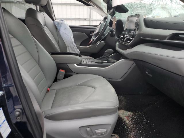 5TDGZRBH0NS197915 - 2022 TOYOTA HIGHLANDER XLE BLUE photo 7