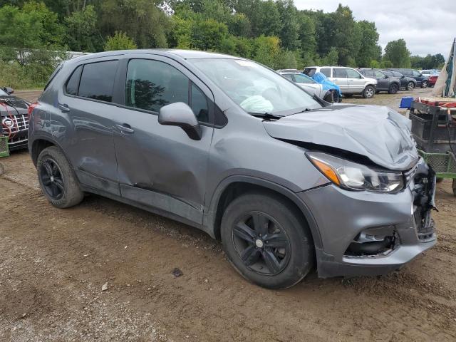 3GNCJKSB8LL194716 - 2020 CHEVROLET TRAX LS GRAY photo 4