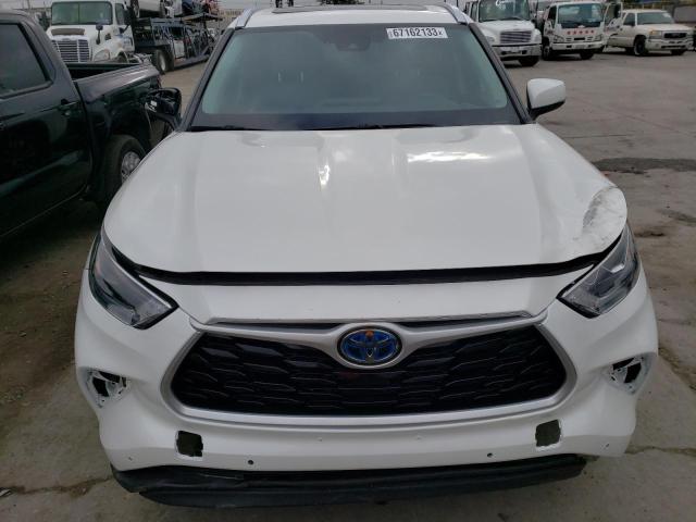 5TDHBRCH1MS516910 - 2021 TOYOTA HIGHLANDER HYBRID XLE WHITE photo 5