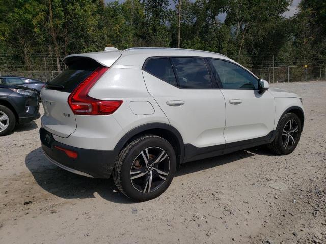 YV4L12UK1P2967861 - 2023 VOLVO XC40 CORE WHITE photo 3