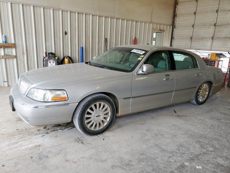 2004 LINCOLN TOWN CAR EXECUTIVE, 