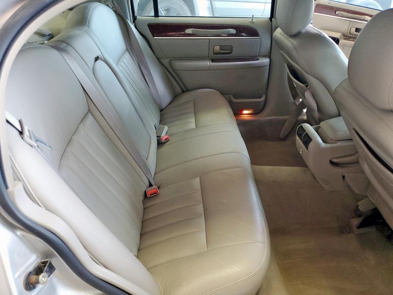 1LNHM81WX4Y656380 - 2004 LINCOLN TOWN CAR EXECUTIVE Արծաթագույն լուսանկար 10