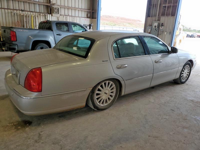 1LNHM81WX4Y656380 - 2004 LINCOLN TOWN CAR EXECUTIVE Արծաթագույն լուսանկար 3