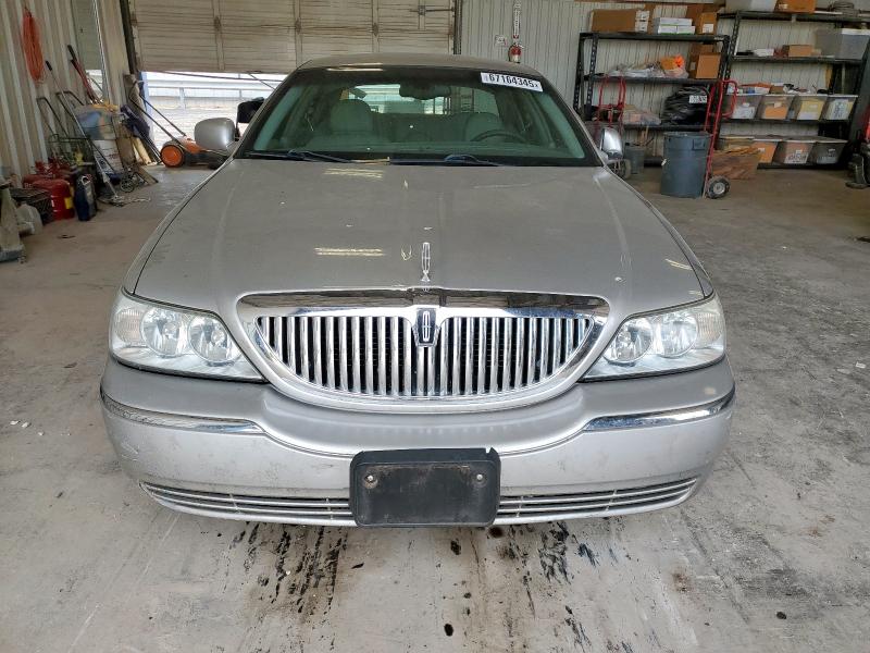 1LNHM81WX4Y656380 - 2004 LINCOLN TOWN CAR EXECUTIVE Արծաթագույն լուսանկար 5