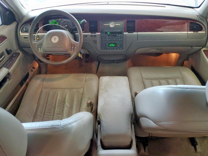1LNHM81WX4Y656380 - 2004 LINCOLN TOWN CAR EXECUTIVE Արծաթագույն լուսանկար 8