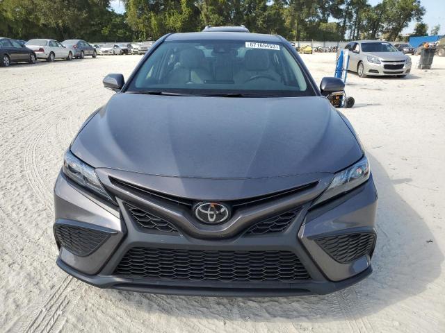 4T1G11AK5PU119937 - 2023 TOYOTA CAMRY SE NIGHT SHADE GRAY photo 5