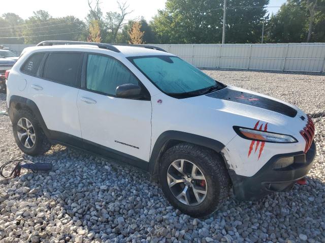 1C4PJMBS8GW192468 - 2016 JEEP CHEROKEE TRAILHAWK WHITE photo 4