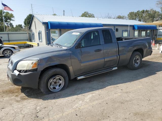 1Z7HC22KX6S537447 - 2006 MITSUBISHI RAIDER LS GRAY photo 1