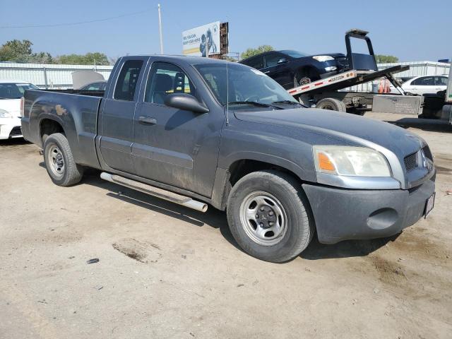 1Z7HC22KX6S537447 - 2006 MITSUBISHI RAIDER LS GRAY photo 4