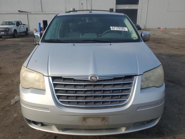 2A8HR54P28R646132 - 2008 CHRYSLER TOWN & COU TOURING ვერცხლისფერი ფოტო 5
