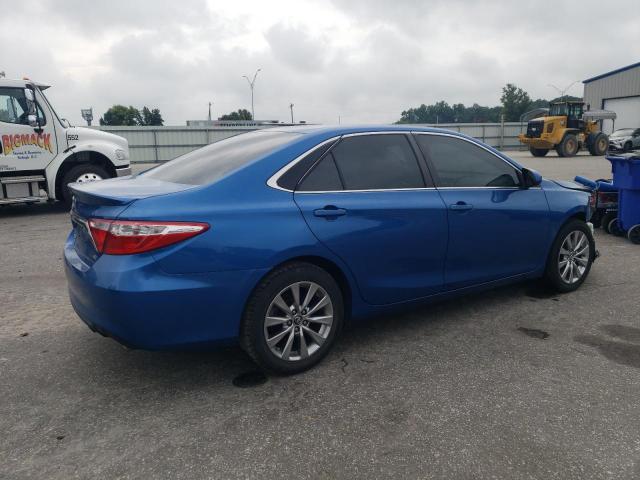 4T1BF1FK3HU669322 - 2017 TOYOTA CAMRY LE BLUE photo 3
