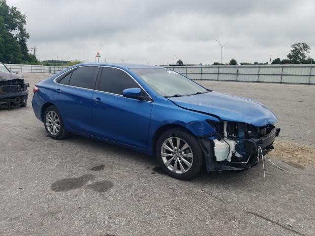 4T1BF1FK3HU669322 - 2017 TOYOTA CAMRY LE BLUE photo 4