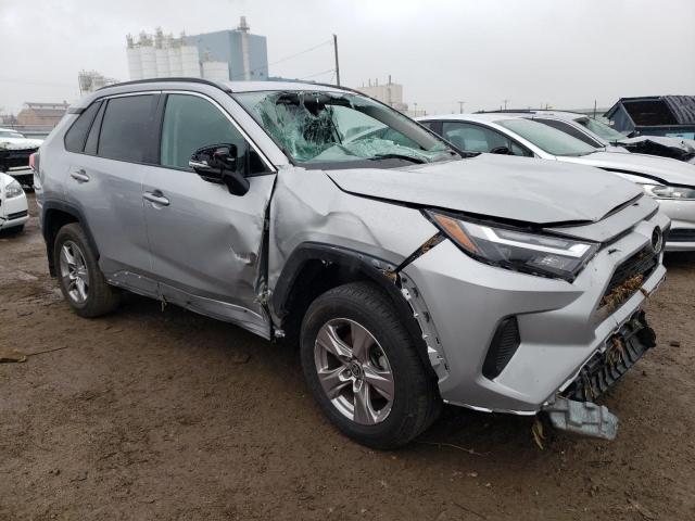 2T3P1RFV9NW251525 - 2022 TOYOTA RAV4 XLE SILVER photo 4