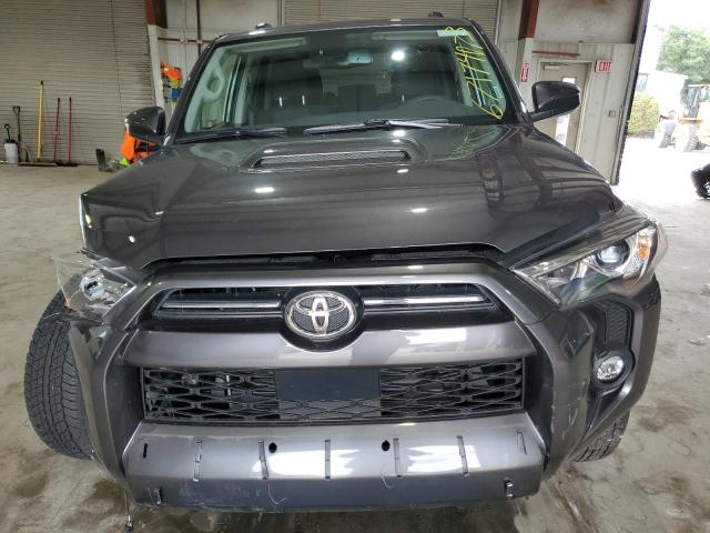 JTEPU5JR1P6130871 - 2023 TOYOTA 4RUNNER SE GRAY photo 5