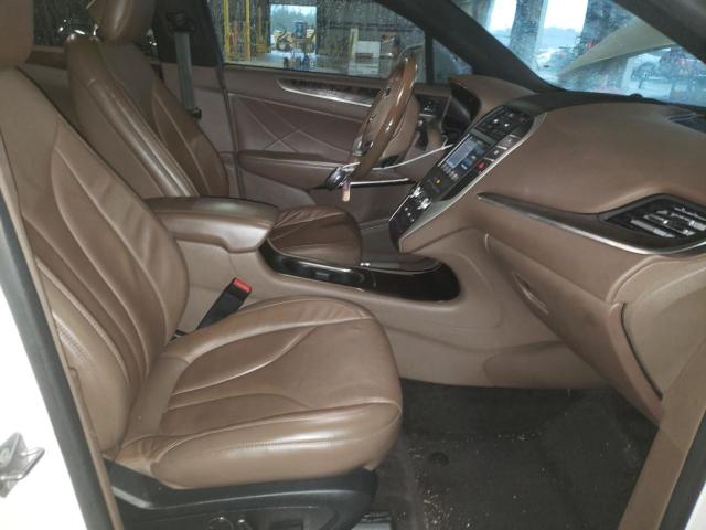 5LMCJ3C93JUL07915 - 2018 LINCOLN MKC RESERVE WHITE photo 5