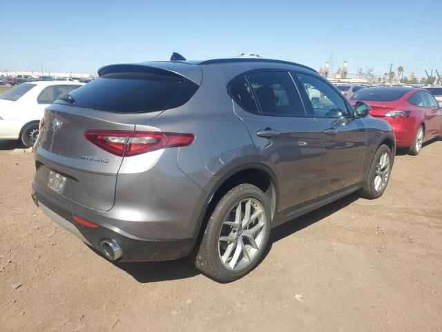 ZASFAKNN0J7B66929 - 2018 ALFA ROMEO STELVIO TI SPORT GRAY photo 3