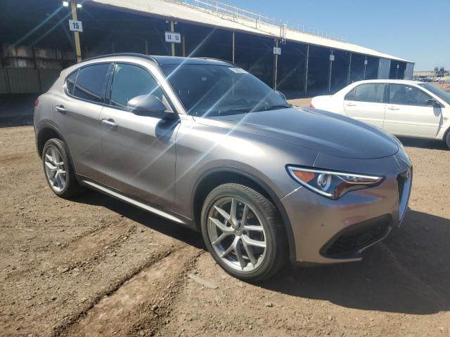 ZASFAKNN0J7B66929 - 2018 ALFA ROMEO STELVIO TI SPORT GRAY photo 4