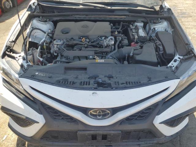 4T1G11AK1RU844678 - 2024 TOYOTA CAMRY SE NIGHT SHADE WHITE photo 11