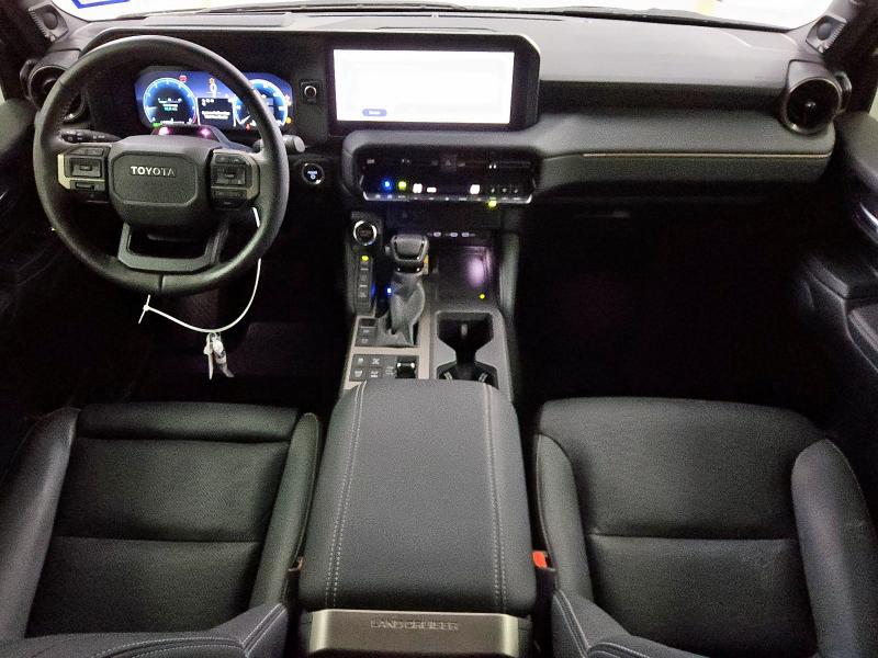 JTEABFAJ8SK025692 - 2025 TOYOTA LAND CRUIS BASE Gold Foto 8