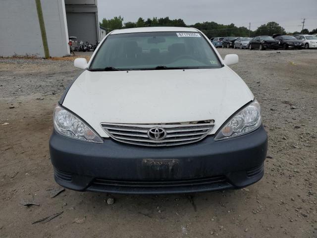 4T1BE32K25U433258 - 2005 TOYOTA CAMRY LE WHITE photo 5
