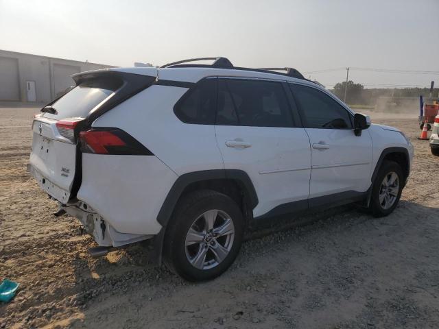 2T3P1RFV6NW270906 - 2022 TOYOTA RAV4 XLE WHITE photo 3