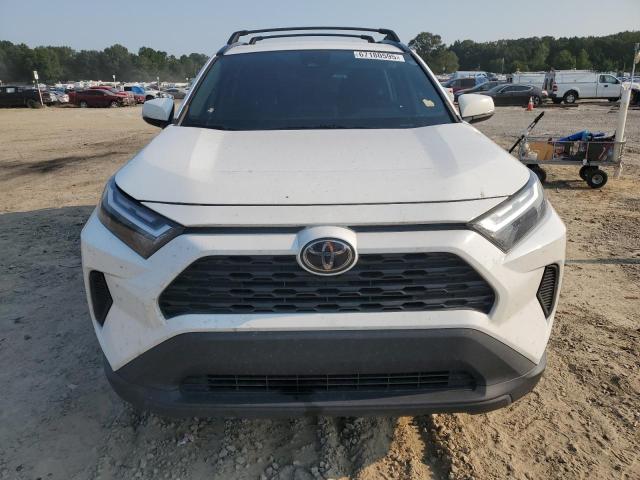 2T3P1RFV6NW270906 - 2022 TOYOTA RAV4 XLE WHITE photo 5