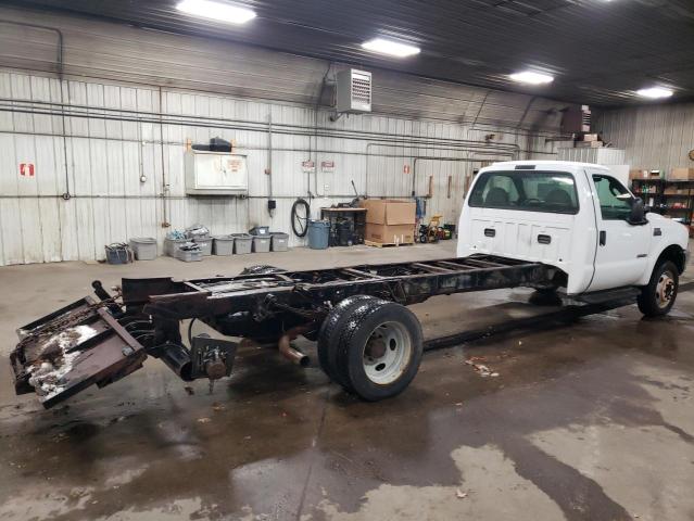 1FDAF56P74EC83893 - 2004 FORD F550 SUPER WHITE photo 3