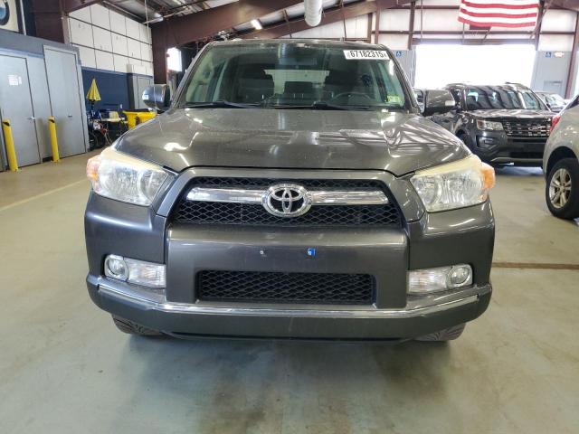 JTEBU5JR1B5046736 - 2011 TOYT 4RUNNER SR5 灰色 照片 5
