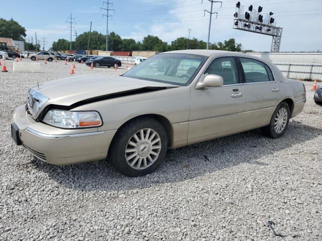 2004 LINCOLN TOWN CAR EXECUTIVE, 