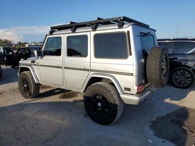 WDCYR49EX2X128555 - 2002 MERCEDES-BENZ G 500 SILVER photo 2