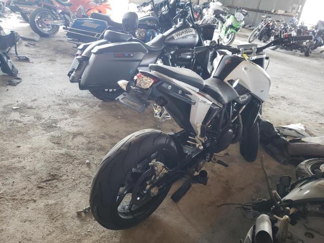 VBKLDV404JM718801 - 2018 KTM 690 DUKE WHITE photo 4