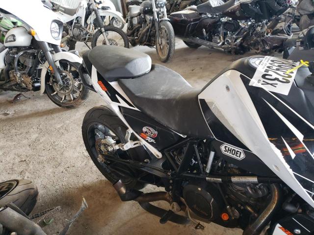 VBKLDV404JM718801 - 2018 KTM 690 DUKE WHITE photo 6