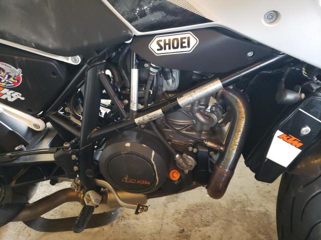 VBKLDV404JM718801 - 2018 KTM 690 DUKE WHITE photo 7