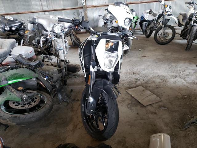 VBKLDV404JM718801 - 2018 KTM 690 DUKE WHITE photo 9