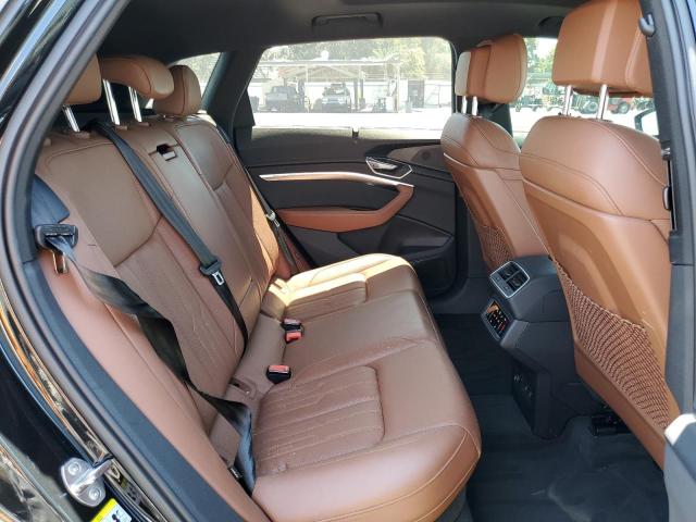 WA1VABGE6NB039617 - 2022 AUDI E-TRON CHRONOS BLACK photo 11