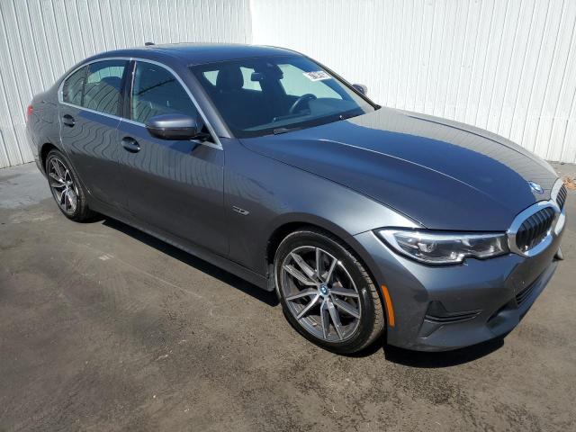 3MW5P7J08N8C65042 - 2022 BMW 330E GRAY photo 4