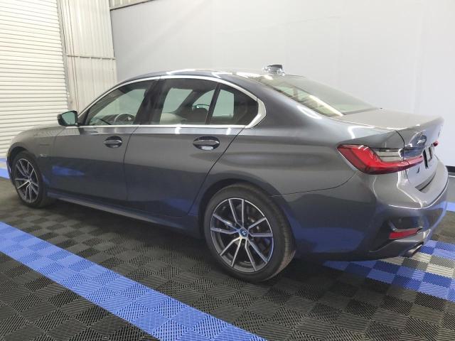 3MW5P9J04N8C70105 - 2022 BMW 330XE GRAY photo 2