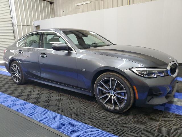 3MW5P9J04N8C70105 - 2022 BMW 330XE GRAY photo 4