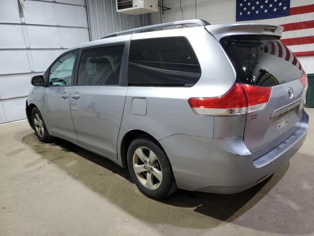5TDKK3DCXCS211426 - 2012 TOYOTA SIENNA LE فضي صورة 2